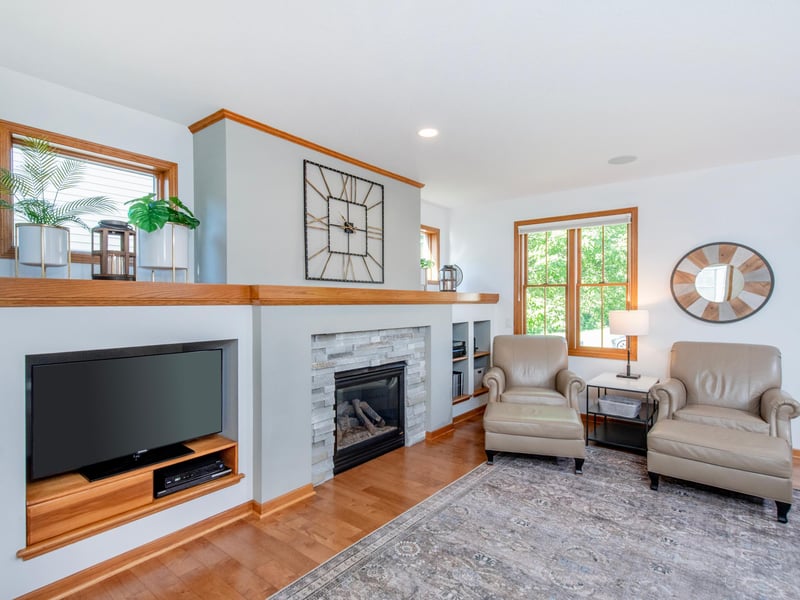 814 New Century Blvd S, Maplewood, MN 55119