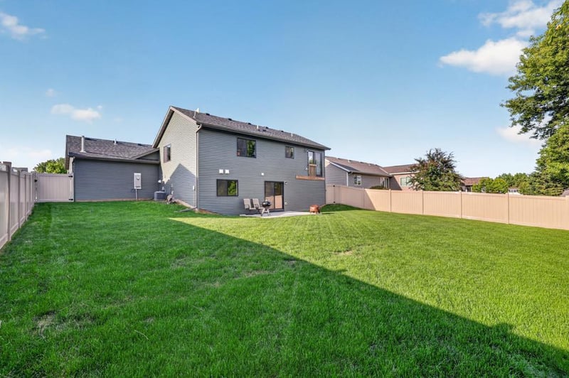 419 Skogen Dr, Kenyon, MN 55946
