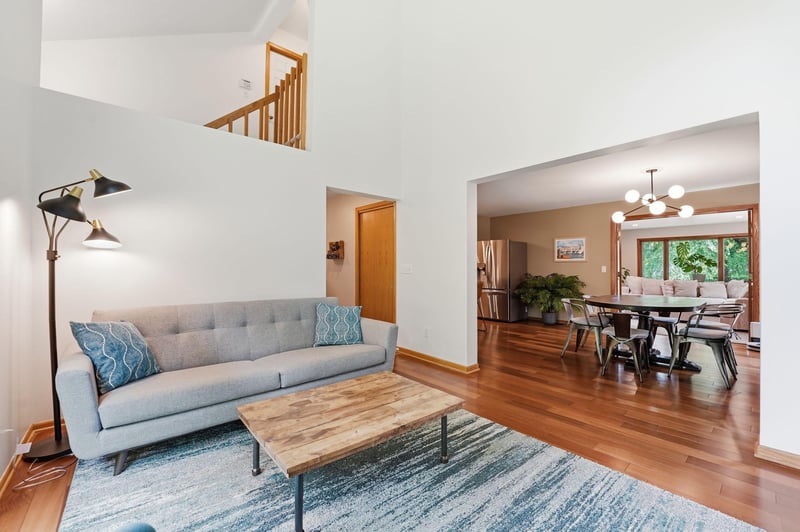 8601 Chalet Rd, Bloomington, MN 55438