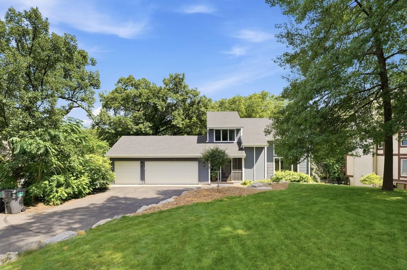 8601 Chalet Rd, Bloomington, MN 55438
