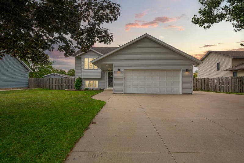 435 Lilac Ln, Madison Lake, MN 56063