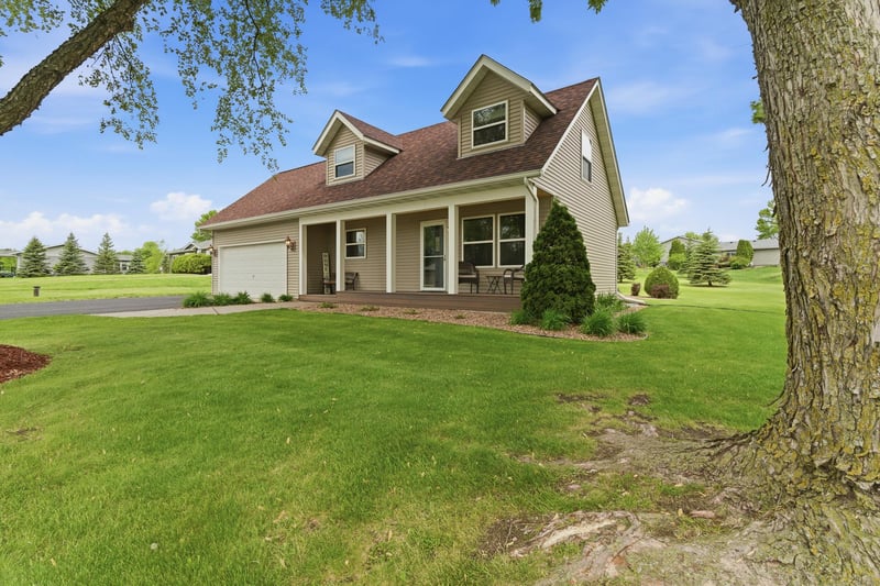 4488 Roberds Lake Trl, Faribault, MN 55021