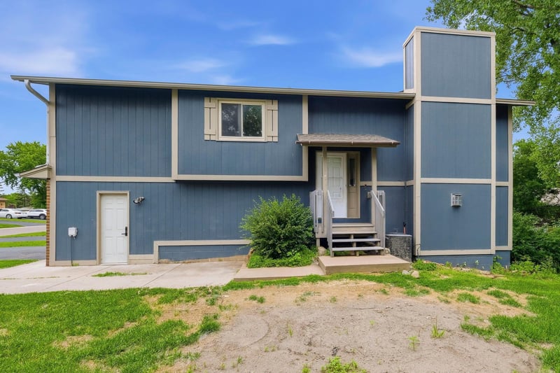 4250 Thornhill Ln, Vadnais Heights, MN 55127