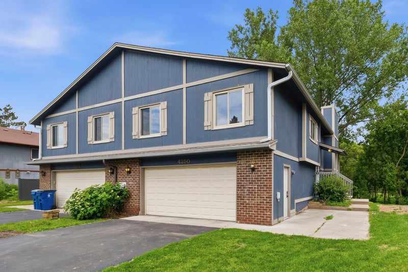 4250 Thornhill Ln, Vadnais Heights, MN 55127