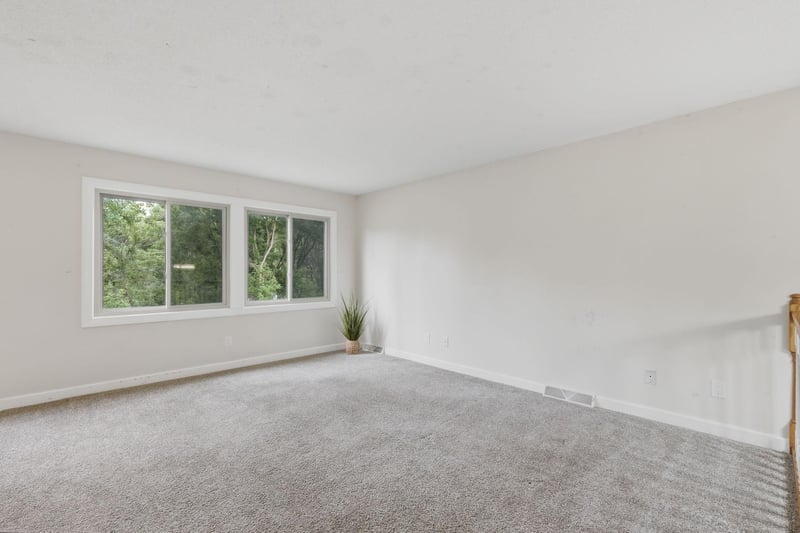 4250 Thornhill Ln, Vadnais Heights, MN 55127
