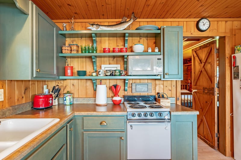 3746 Sioux Ln, Madison Lake, MN 56063
