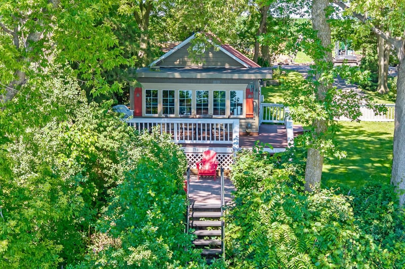 3746 Sioux Ln, Madison Lake, MN 56063