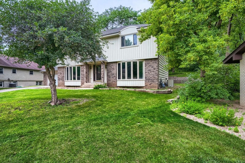 3005 Carlsbad Ct, Burnsville, MN 55337