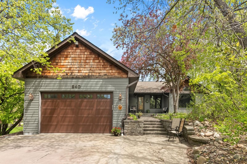 840 Hallam Ave N, Mahtomedi, MN 55115