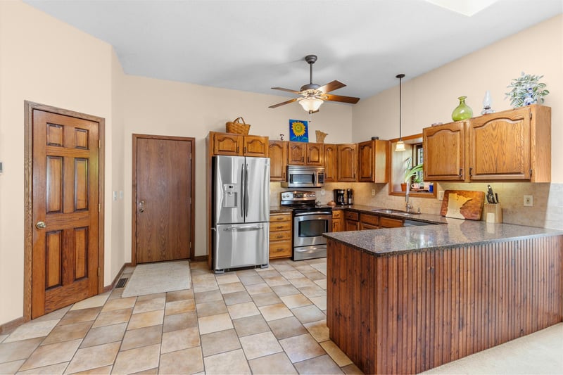 840 Hallam Ave N, Mahtomedi, MN 55115