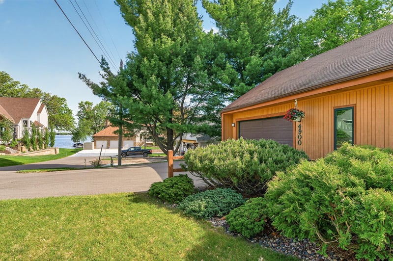 4900 Larson Rd, Shoreview, MN 55126