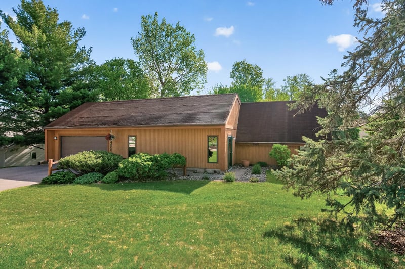 4900 Larson Rd, Shoreview, MN 55126