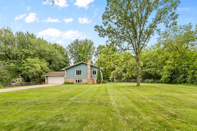 1390 Rainier Ln, Eagan, MN 55121