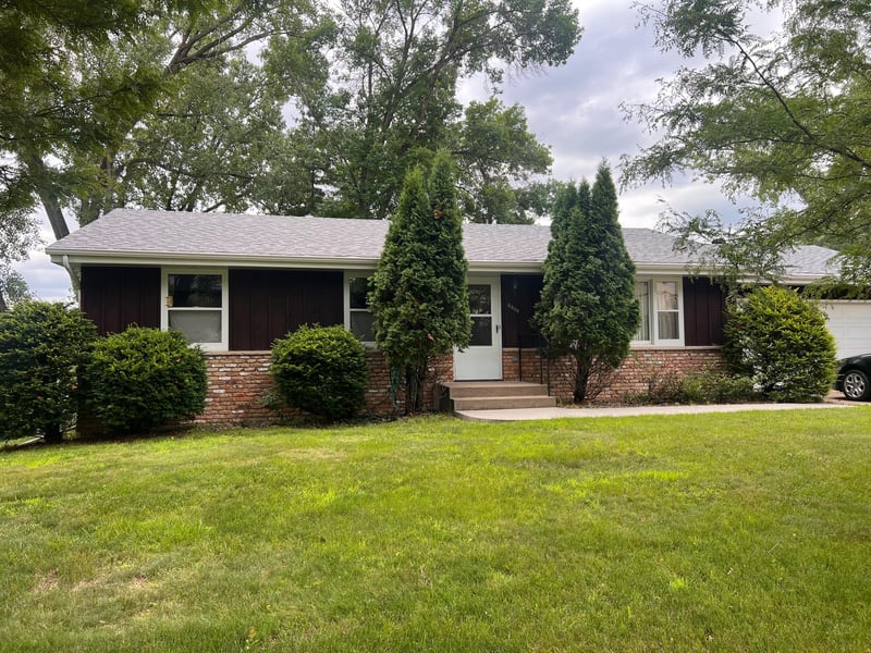 6909 Valley Pl, Crystal, MN 55427
