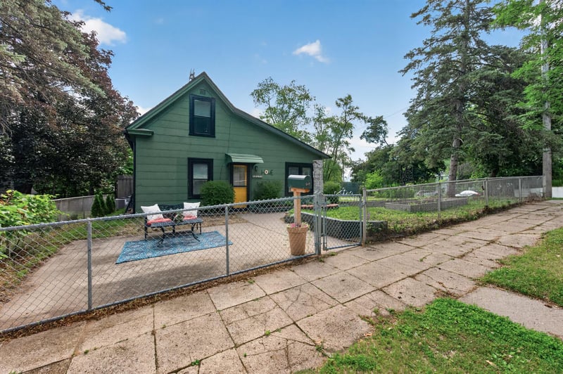 517 Sidney St E, Saint Paul, MN 55107