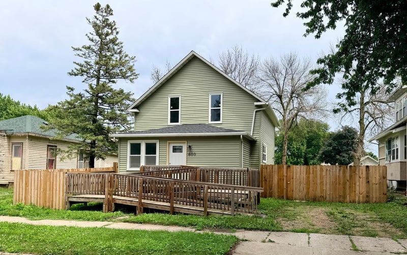 600 Strait Ave, Worthington, MN 56187