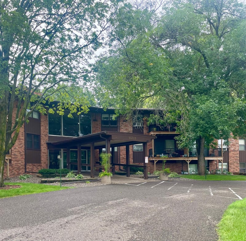 10113 W 34th St #338, Hopkins, MN 55305