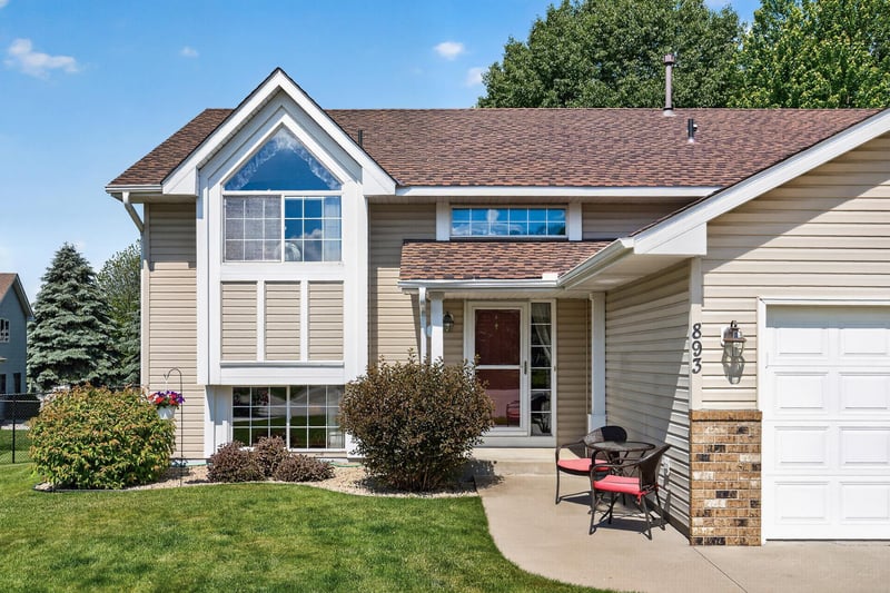893 Marnie Cir S, Maplewood, MN 55119