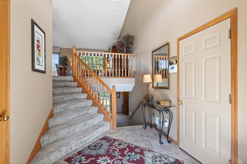 893 Marnie Cir S, Maplewood, MN 55119
