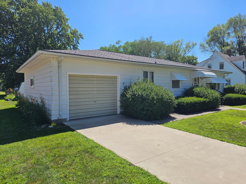 507 S Elm St, Lamberton, MN 56152