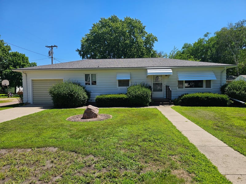 507 S Elm St, Lamberton, MN 56152