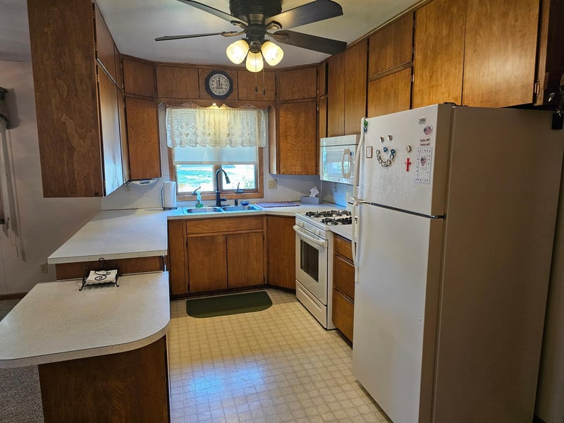 507 S Elm St, Lamberton, MN 56152