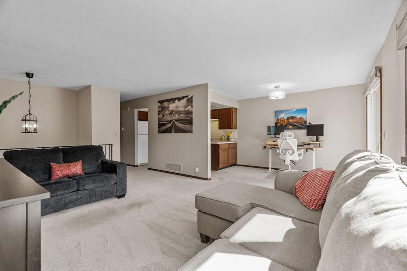 4656 Ridge Cliff Dr, Eagan, MN 55122