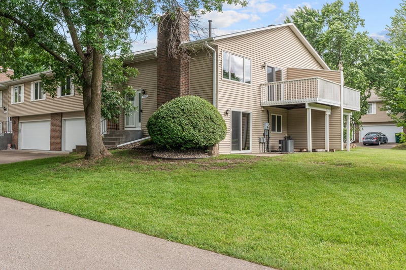 4656 Ridge Cliff Dr, Eagan, MN 55122