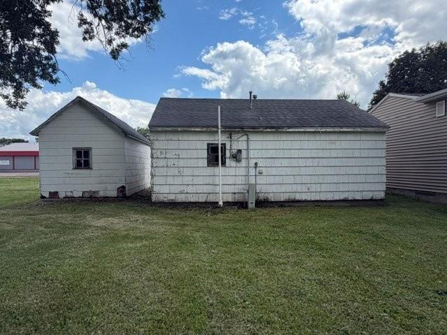 522 E 2nd St N, Truman, MN 56088