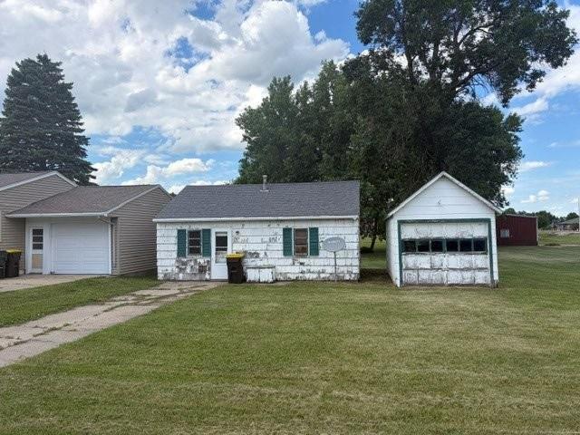 522 E 2nd St N, Truman, MN 56088