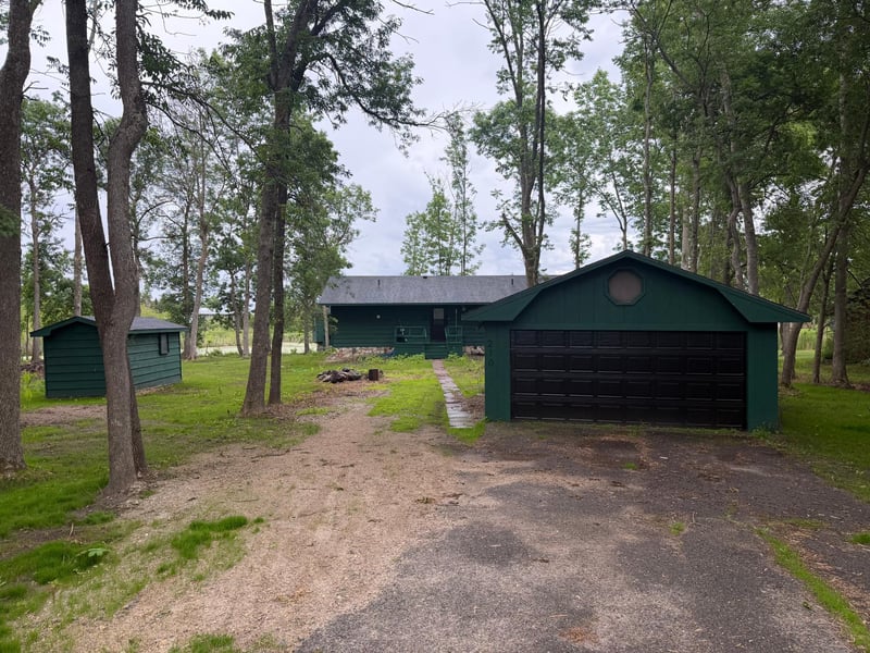 210 Oak Rd, Warroad, MN 56763
