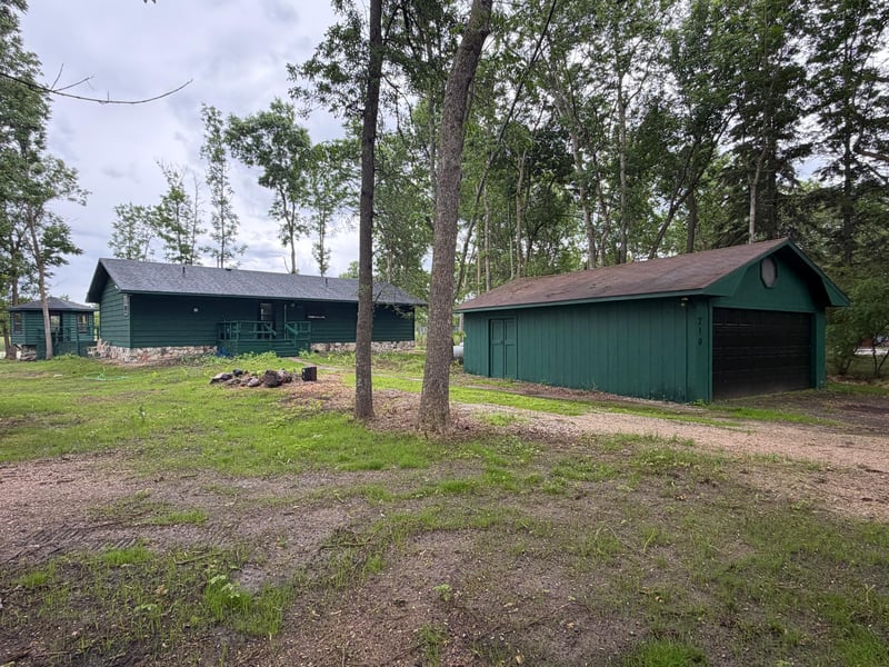 210 Oak Rd, Warroad, MN 56763