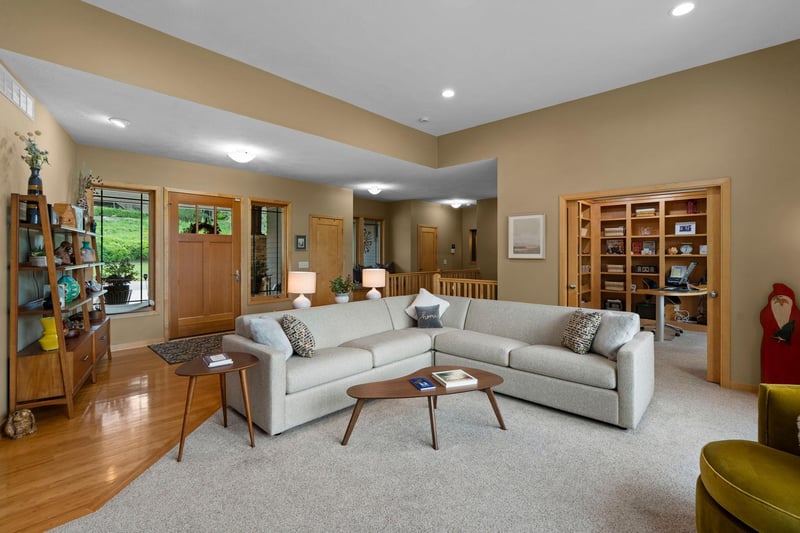 1314 Mayflower Dr, Northfield, MN 55057