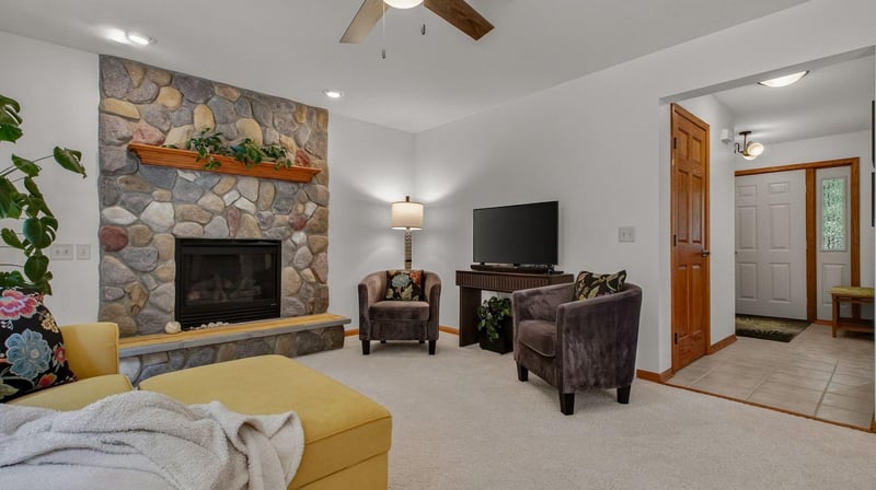 1224 Red Maple Rg, Eau Claire, WI 54703