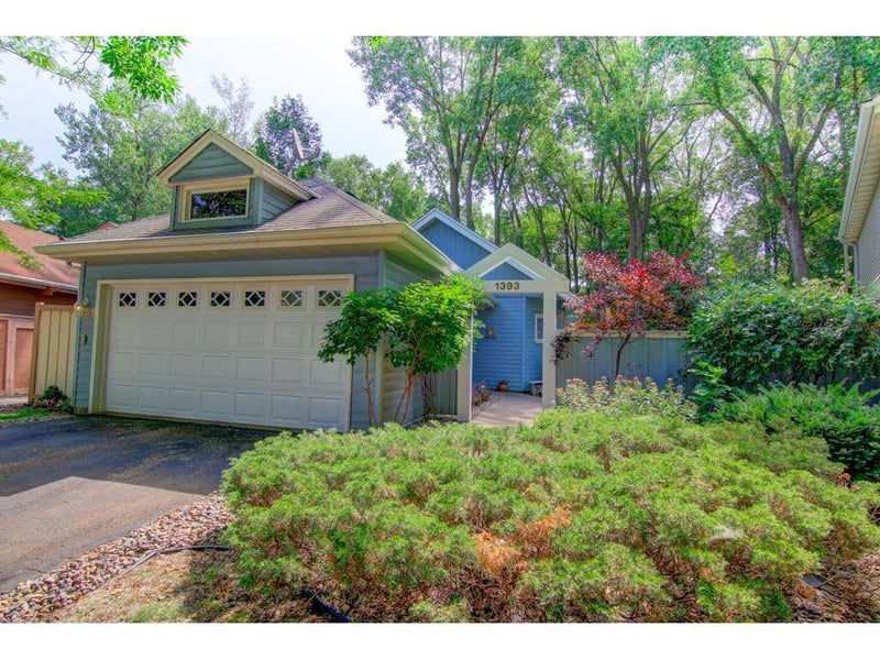 1393 Granada Trl N, Oakdale, MN 55128