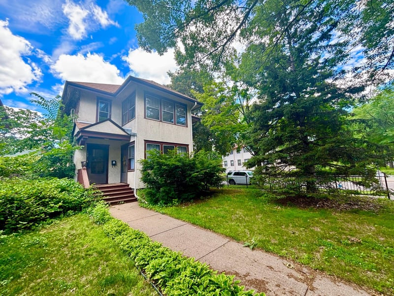 157 Lexington Pw S, Saint Paul, MN 55105