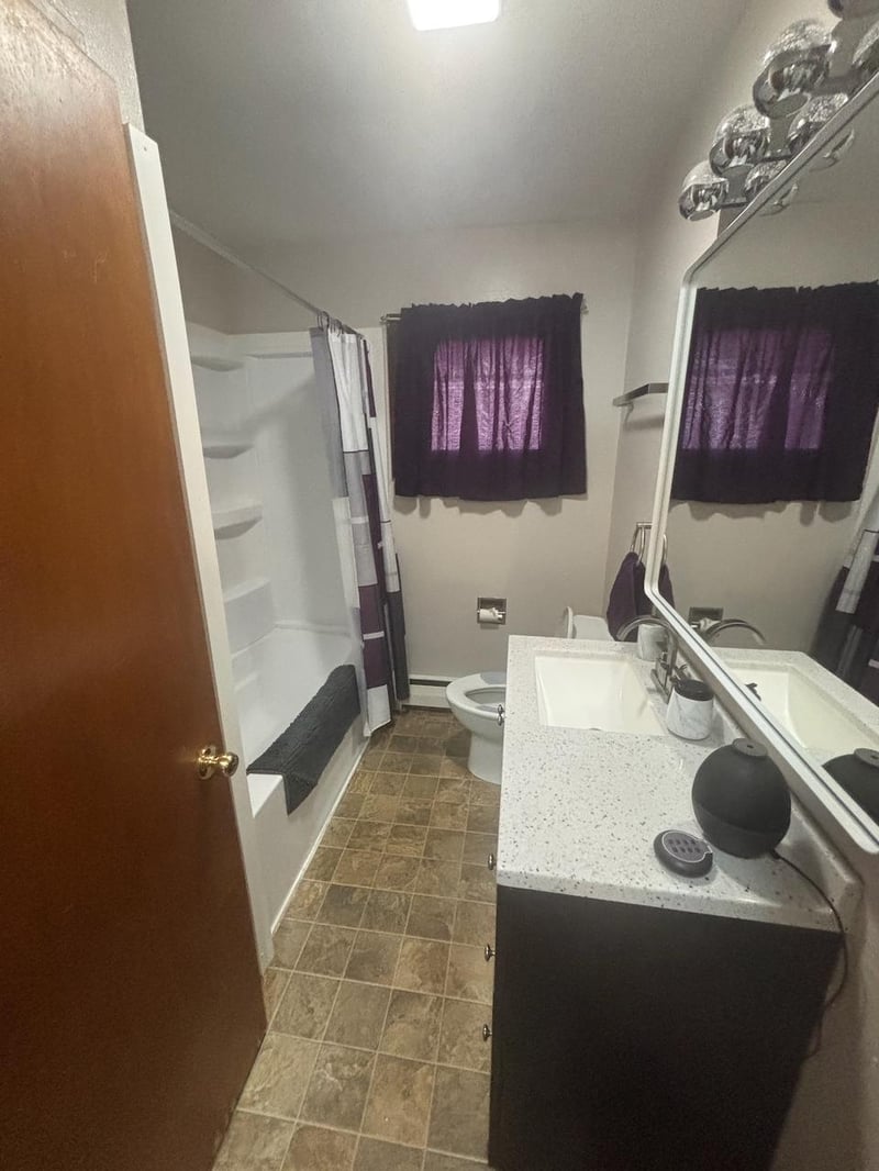 1421 Vista Ln, Willmar, MN 56201