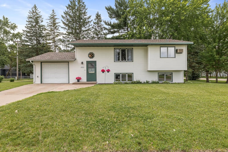 602 1st Ave SE, Little Falls, MN 56345