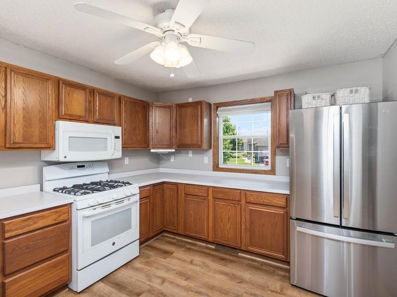 950 Oak Ct, Waconia, MN 55387