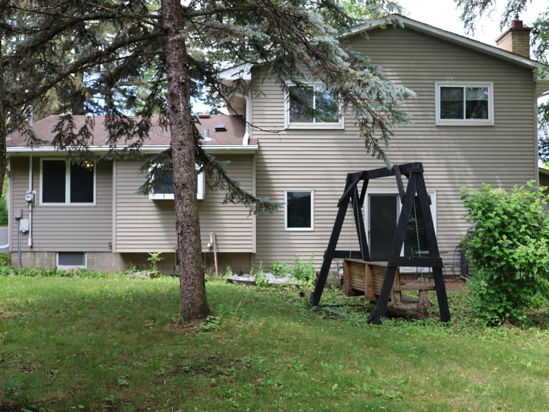 1081 Cedarwood Dr, Woodbury, MN 55125