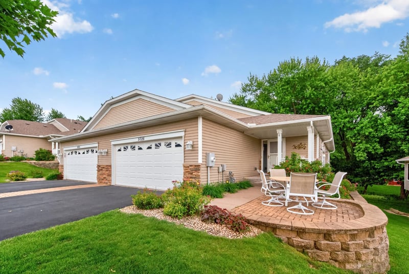 5026 Grenadier Ave N, Oakdale, MN 55128
