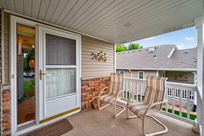 5026 Grenadier Ave N, Oakdale, MN 55128