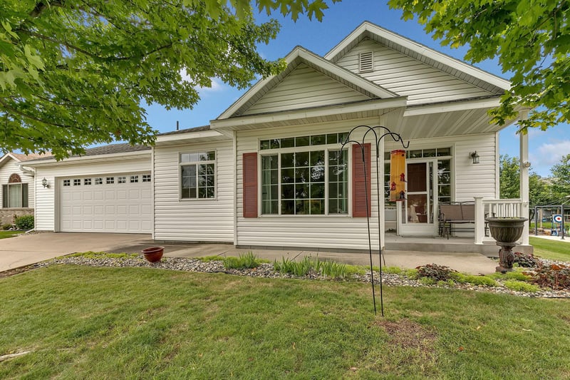 1012 Cory Ln, Saint Cloud, MN 56303
