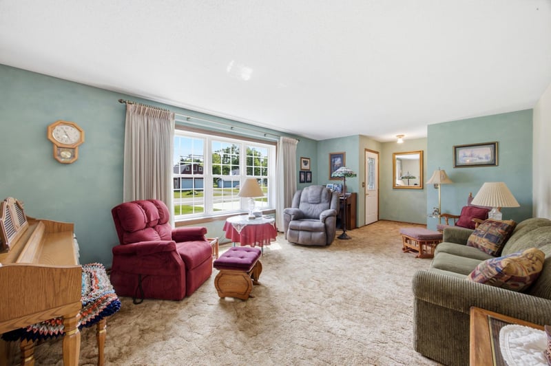 301 Mckinley Ave W, Ulen, MN 56585