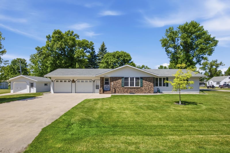 301 Mckinley Ave W, Ulen, MN 56585