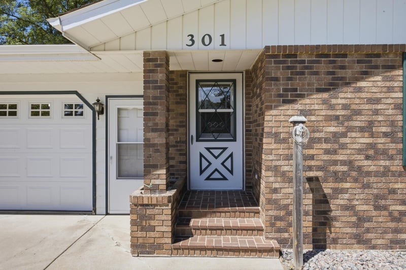 301 Mckinley Ave W, Ulen, MN 56585