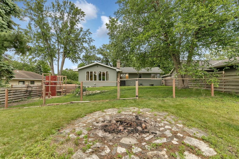 705 W River St, Monticello, MN 55362