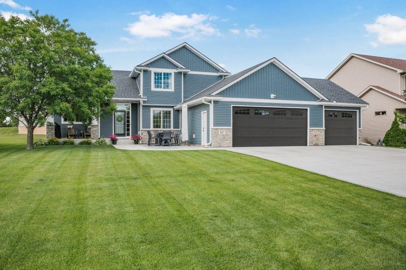 867 160th Ln NW, Andover, MN 55304