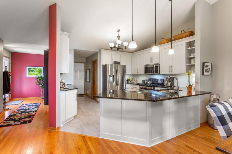 2633 Golf View Dr, River Falls, WI 54022