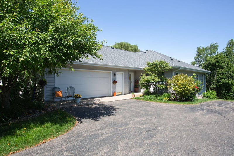2633 Golf View Dr, River Falls, WI 54022